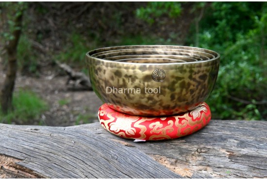 Tuned Full Moon Singing Bowl Set – 7 Chakra Healing Bowls
