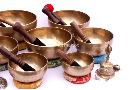 Professionally Tuned Tibetan Singing Bowl Set – 7 Chakra Bowls
