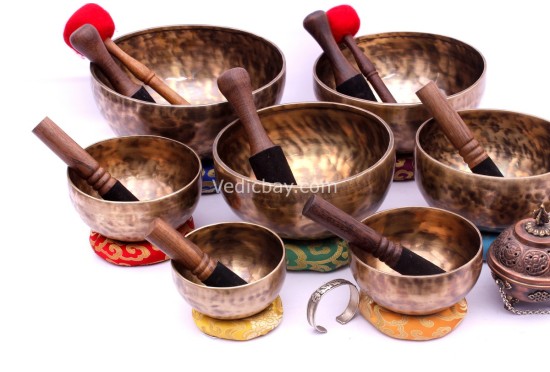 Professionally Tuned Tibetan Singing Bowl Set – 7 Chakra – Old Finish