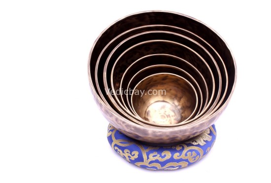 Professionally Tuned Tibetan Singing Bowl Set – 7 Chakra – Old Finish