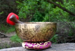 9-Inch Diameter Full Moon Singing Bowl – Handmade in Nepal