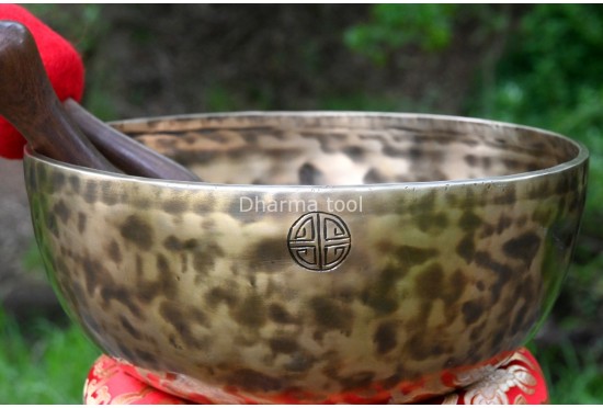 11-Inch Diameter Full Moon Singing Bowl – Hand-Hammered Tibetan Sound Healing Bowl from Nepal