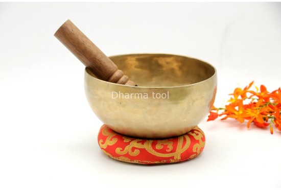7-Inch Diameter Tibetan Singing Bowl – Traditional Seven-Metal Bowl