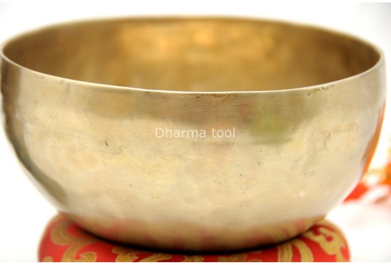 7-Inch Diameter Tibetan Singing Bowl – Traditional Seven-Metal Bowl
