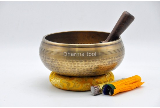 7.5 Inches Diameter Hand Beaten Singing Bowl – Large Himalayan Bowl
