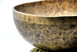 Chakra Yogi Engraved Large Tibetan Singing Bowl – 7 Chakras & Vajra