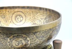 Chakra Yogi Engraved Large Tibetan Singing Bowl – Om & Mantra Etched