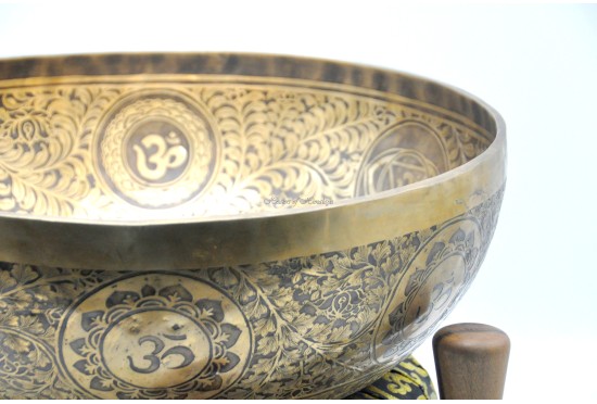 Chakra Yogi Engraved Large Tibetan Singing Bowl – Om & Mantra Etched