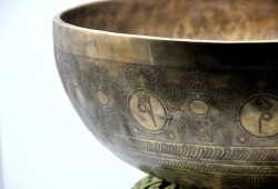 Flower of Life Engraved Large Tibetan Singing Bowl – Sacred Geometry & Mantra