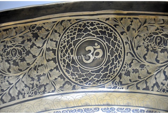 Buddha Foot Engraved Large Tibetan Singing Bowl – 7 Chakras & Shree Yantra