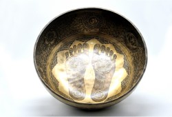 Buddha Foot Engraved Large Tibetan Singing Bowl – 7 Chakras & Shree Yantra
