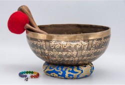Buddha Eyes Tibetan Singing Bowl with Full Tibetan Mantra & Endless Knot
