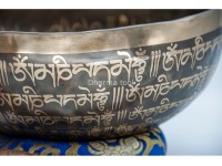 Buddha Eyes Tibetan Singing Bowl with Full Tibetan Mantra & Endless Knot