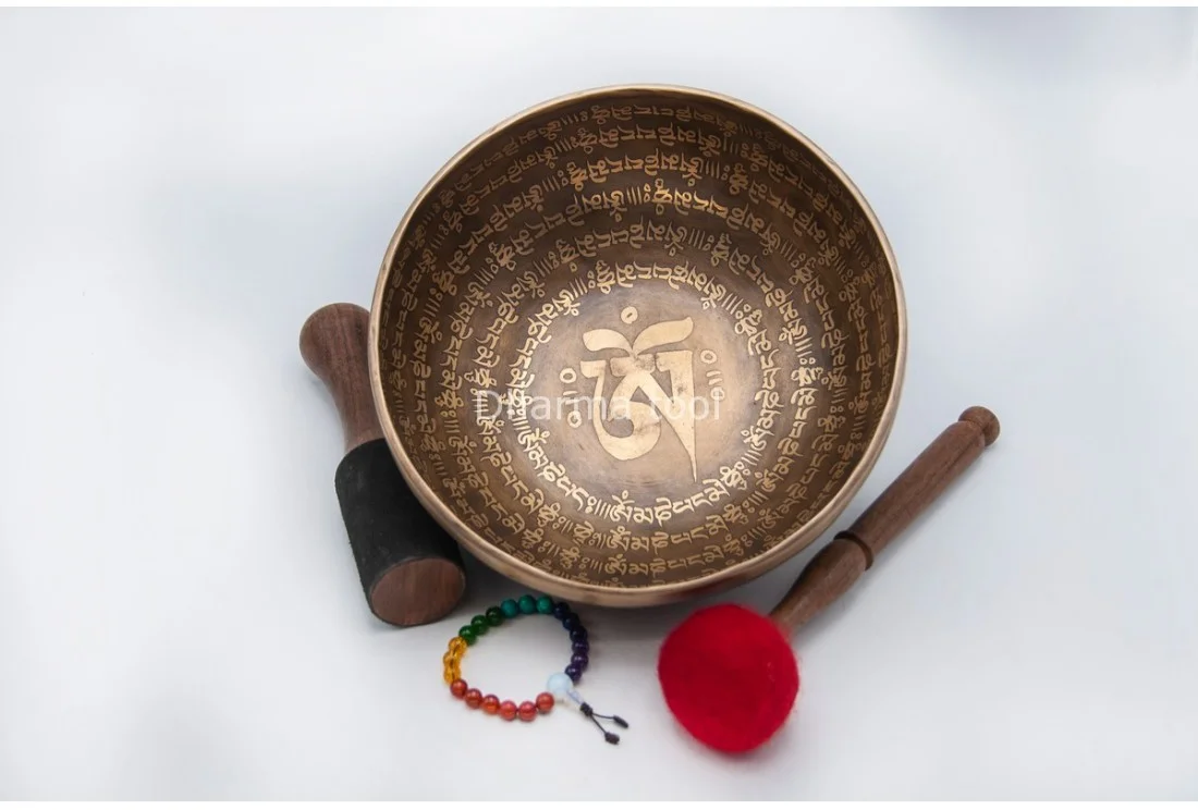 Tibetan Om and full mantra etched singing bowl with Double Dorje engraving Tibetan Om full mantra etched singing bowl with Double Dorje — master healing bowl hand-forged in Nepal