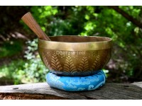 Lucky Leaf & Tibetan Endless Knot Etched Tibetan Singing Bowl – Multiple Size Option