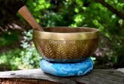 Lucky Leaf & Tibetan Endless Knot Etched Tibetan Singing Bowl – Multiple Size Option