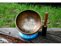 Lucky Leaf & Tibetan Endless Knot Etched Tibetan Singing Bowl – Multiple Size Option