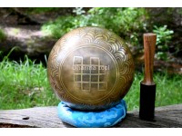 Lucky Leaf & Tibetan Endless Knot Etched Tibetan Singing Bowl – Multiple Size Option