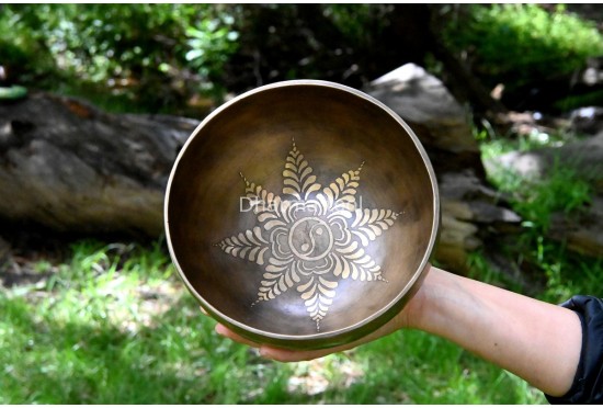 Lucky Leaf & Tibetan Endless Knot Etched Tibetan Singing Bowl – Multiple Size Option