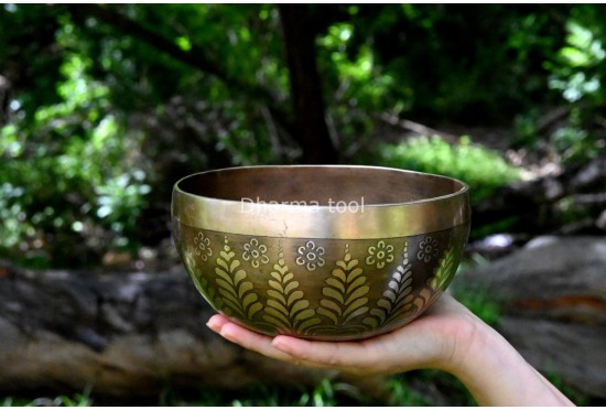 Lucky Leaf & Tibetan Endless Knot Etched Tibetan Singing Bowl – Multiple Size Option