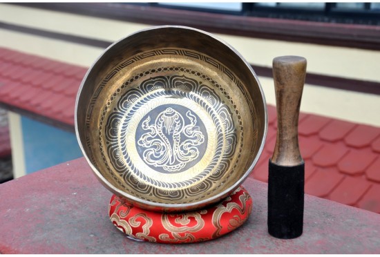 Conch Symbol Tibetan Singing Bowl – Hand-Etched Himalayan Singing Bowl (Multiple Size Options)