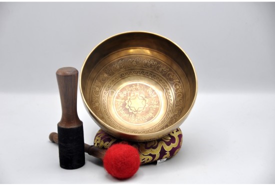 Eight Auspicious Symbols Tibetan Singing Bowl – Lotus & Star Center with Dorje Back Design