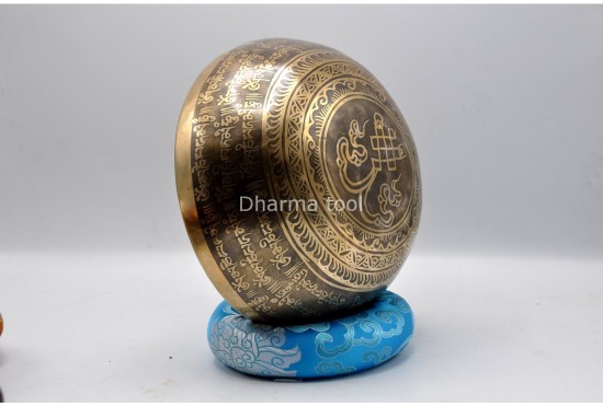 Eyes of Buddha Tibetan Singing Bowl with Om Mani Padme Hum Mantra & Endless Knot Design