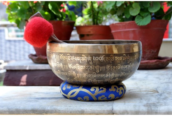 Handmade Tibetan Mantra Singing Bowl – Full Mantra Etched (Multi-Size)