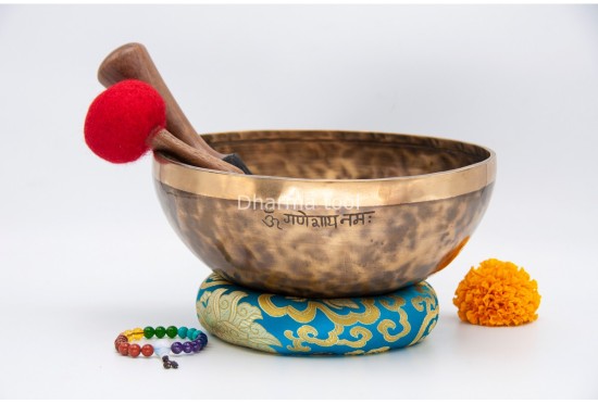 Hand-Engraved Ganesha Tibetan Singing Bowl – Center Engraving & Ganesha Mantra