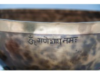 Hand-Engraved Ganesha Tibetan Singing Bowl – Center Engraving & Ganesha Mantra