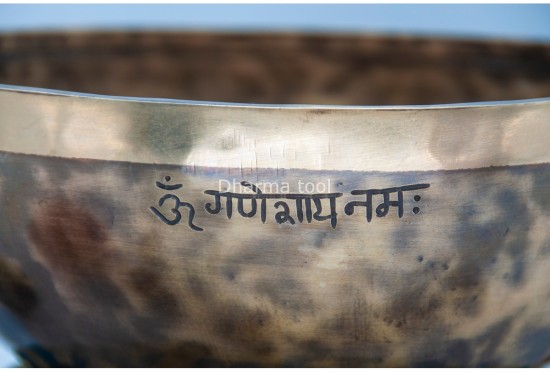 Hand-Engraved Ganesha Tibetan Singing Bowl – Center Engraving & Ganesha Mantra