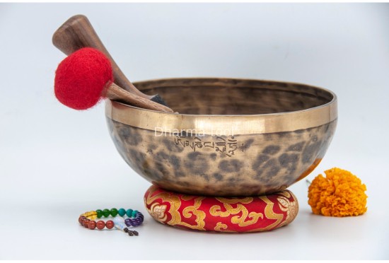 Hand-Engraved Guru Lama Tibetan Singing Bowl – Sacred Guru Mantra