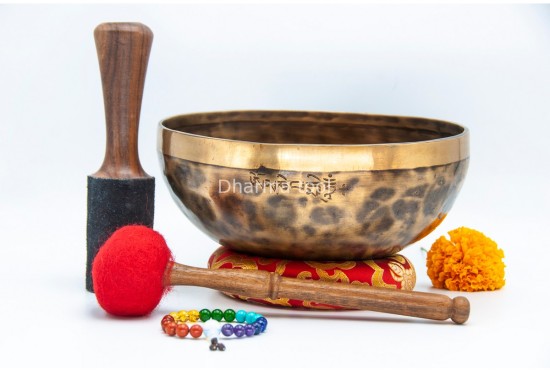 Hand-Engraved Guru Lama Tibetan Singing Bowl – Sacred Guru Mantra