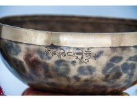 Hand-Engraved Guru Lama Tibetan Singing Bowl – Sacred Guru Mantra