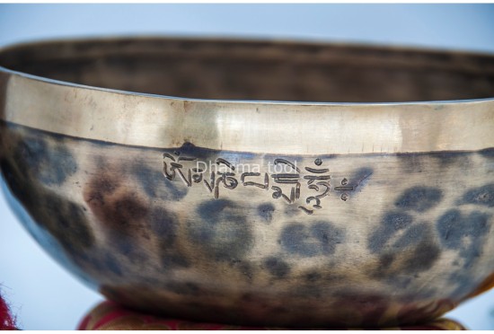 Hand-Engraved Guru Lama Tibetan Singing Bowl – Sacred Guru Mantra