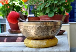 Eyes of Buddha Etched Tibetan Singing Bowl – Handmade with Tibetan Mantra & Dharma Chakra (Multiple Size Options)