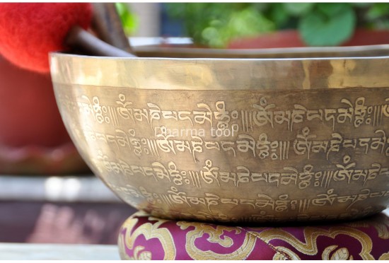 Tibetan Mantra & Endless Knot Etched Tibetan Singing Bowl – Tibetan Om Back (Multiple Size Options)