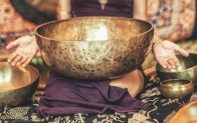 feel the vibration of large standing singing bowl deep sound healing Tibetan bowl grounding meditation