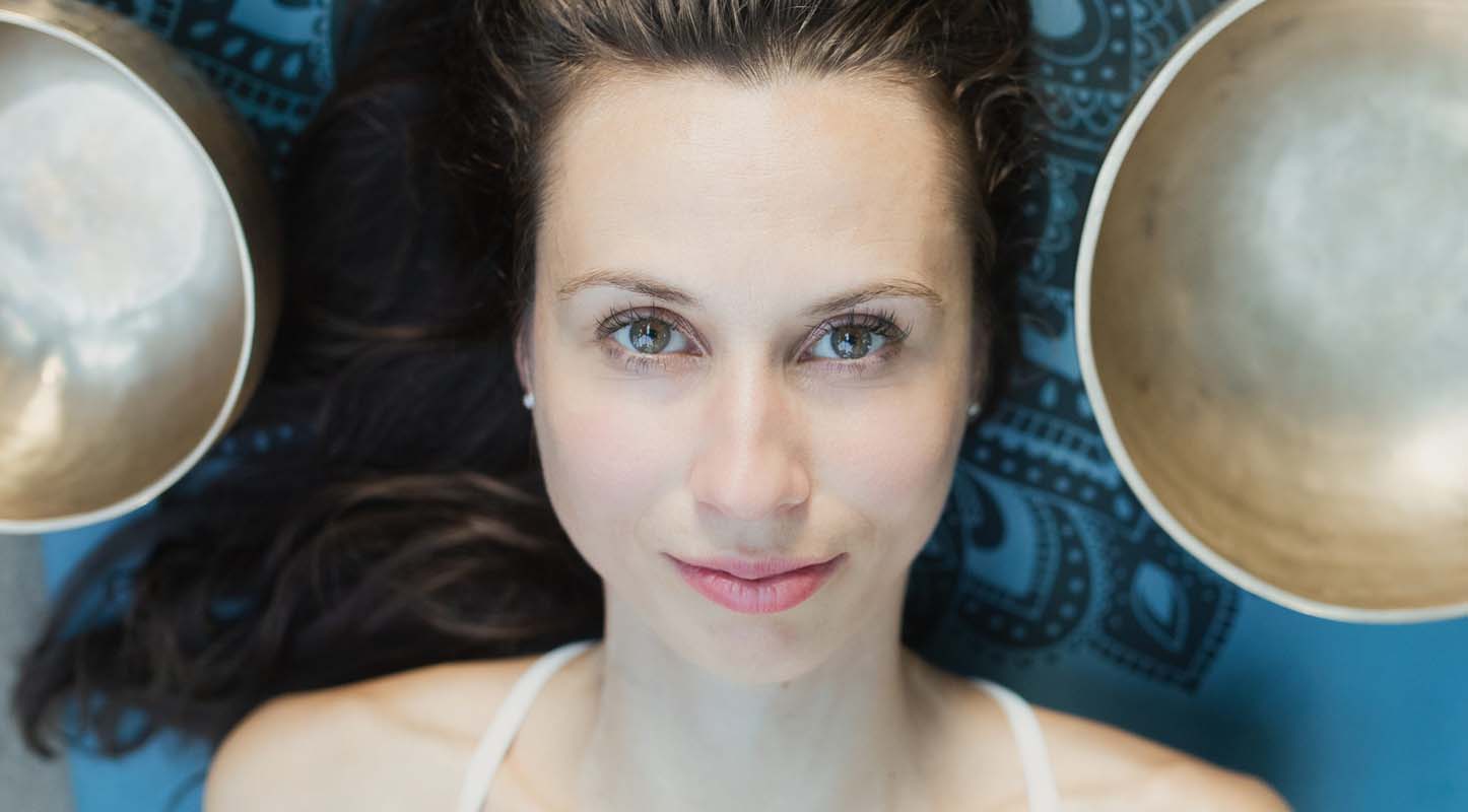 Using a singing bowl for mental clarity focus and relaxation