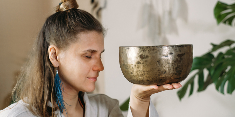 Singing bowl for mindfulness and concentration