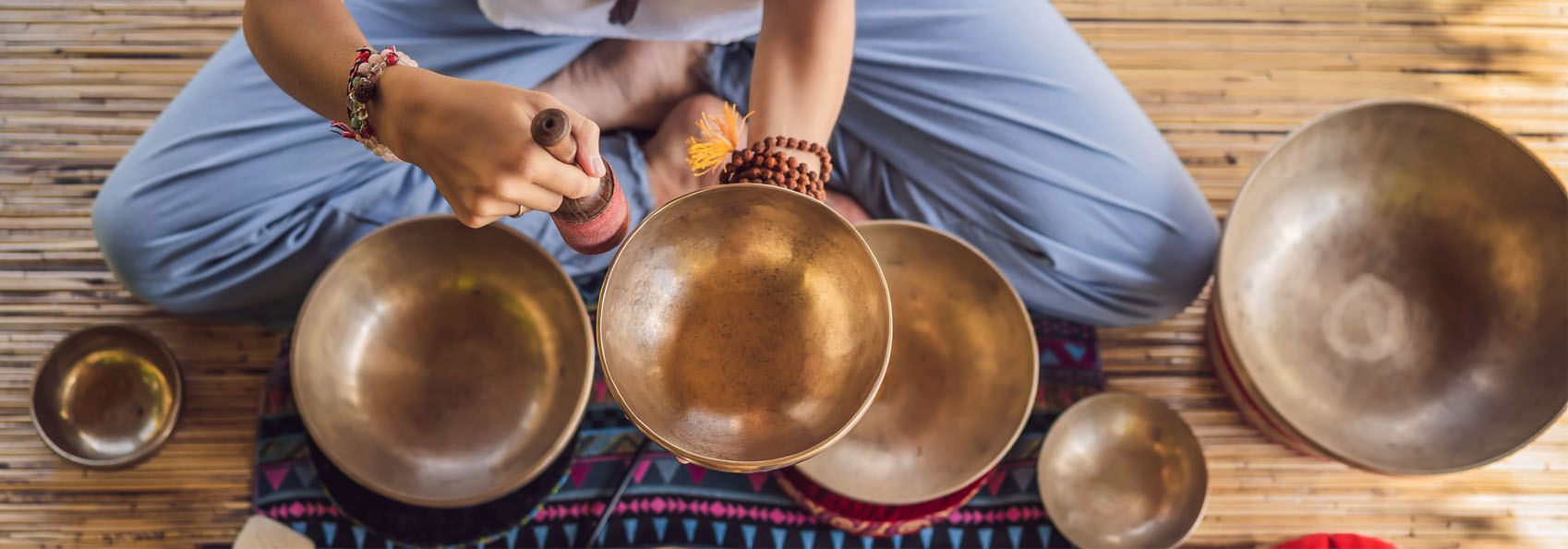 Wall thickness of a singing bowl and how it affects response time and sound Singing bowl wall thickness compared — thin-walled bowls sing quickly while thick-walled bowls take longer to build a tone