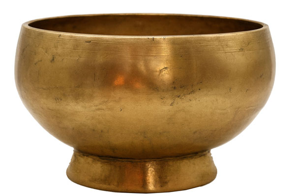 Pedestal (Naga) singing bowl with raised base for open resonance