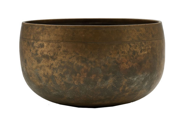 Remuna singing bowl with inward-leaning walls and focused resonant tone