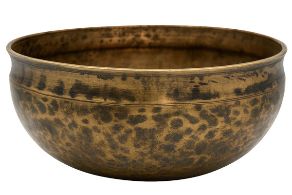 Ultabati Tibetan singing bowl with deep bass resonance and inward-leaning profile