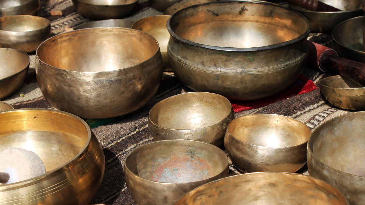 Ultabati, Koprebati and Thadobati antique singing bowls — different forms, different rarity Antique Tibetan singing bowls of different types together — Ultabati, Koprebati and Thadobati showing varied wall shapes, rims and patina