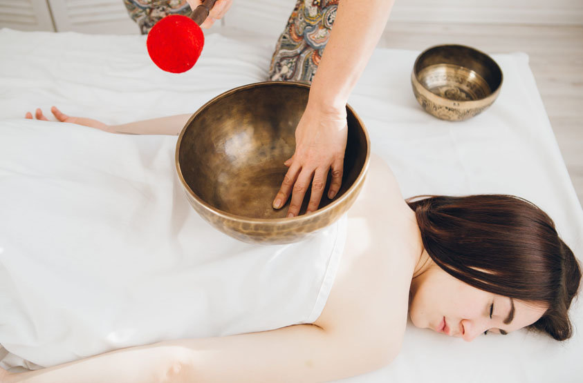 Massage with singing bowl