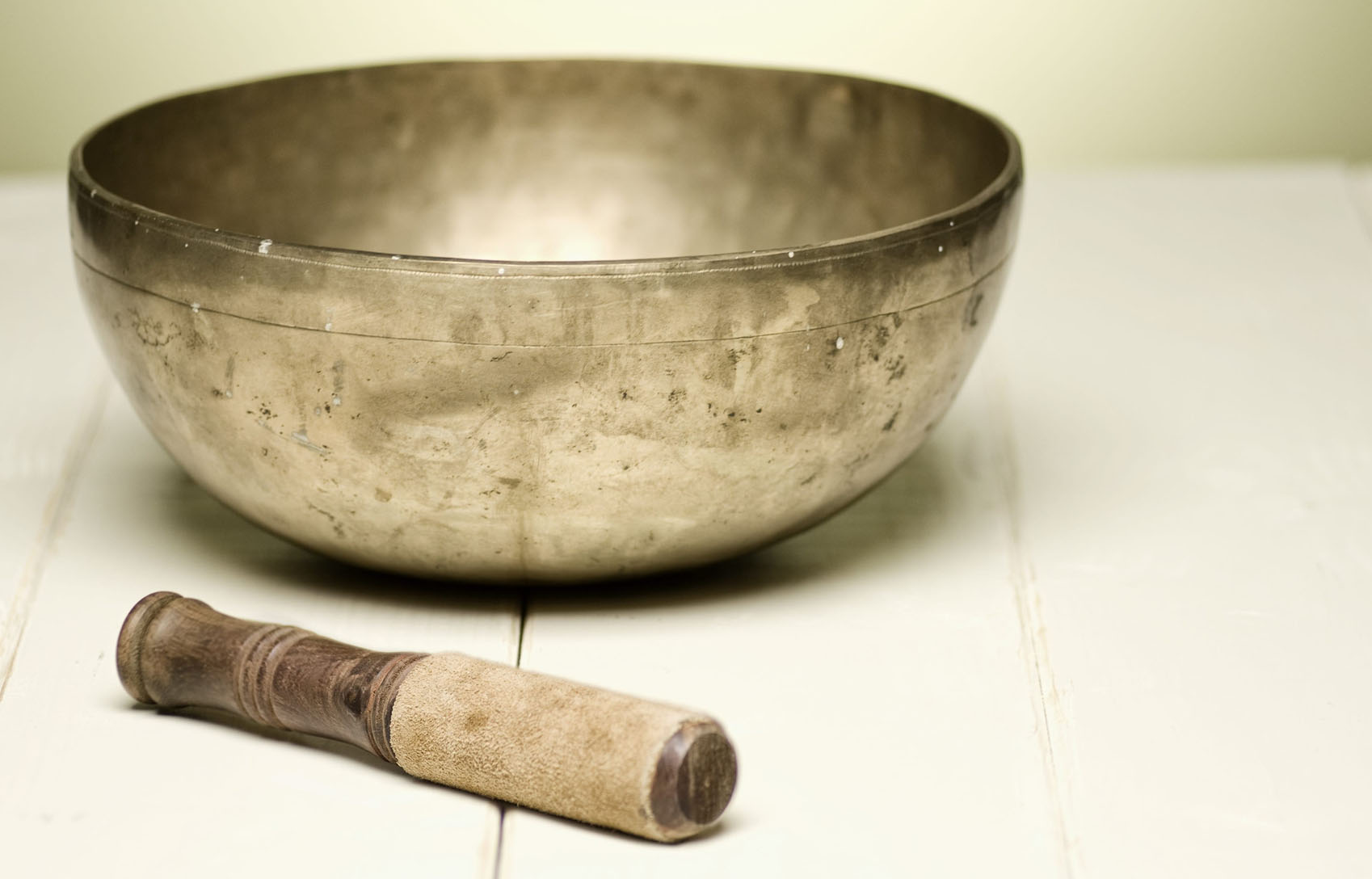 Antique Jambati singing bowl — telling normal ageing marks apart from real damage Old Jambati antique singing bowl showing normal surface marks, stains and patina that come with genuine age rather than damage