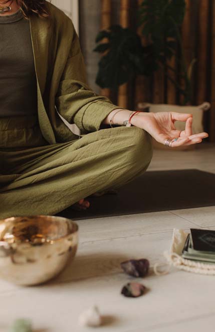 Using Tibetan singing bowl for meditation